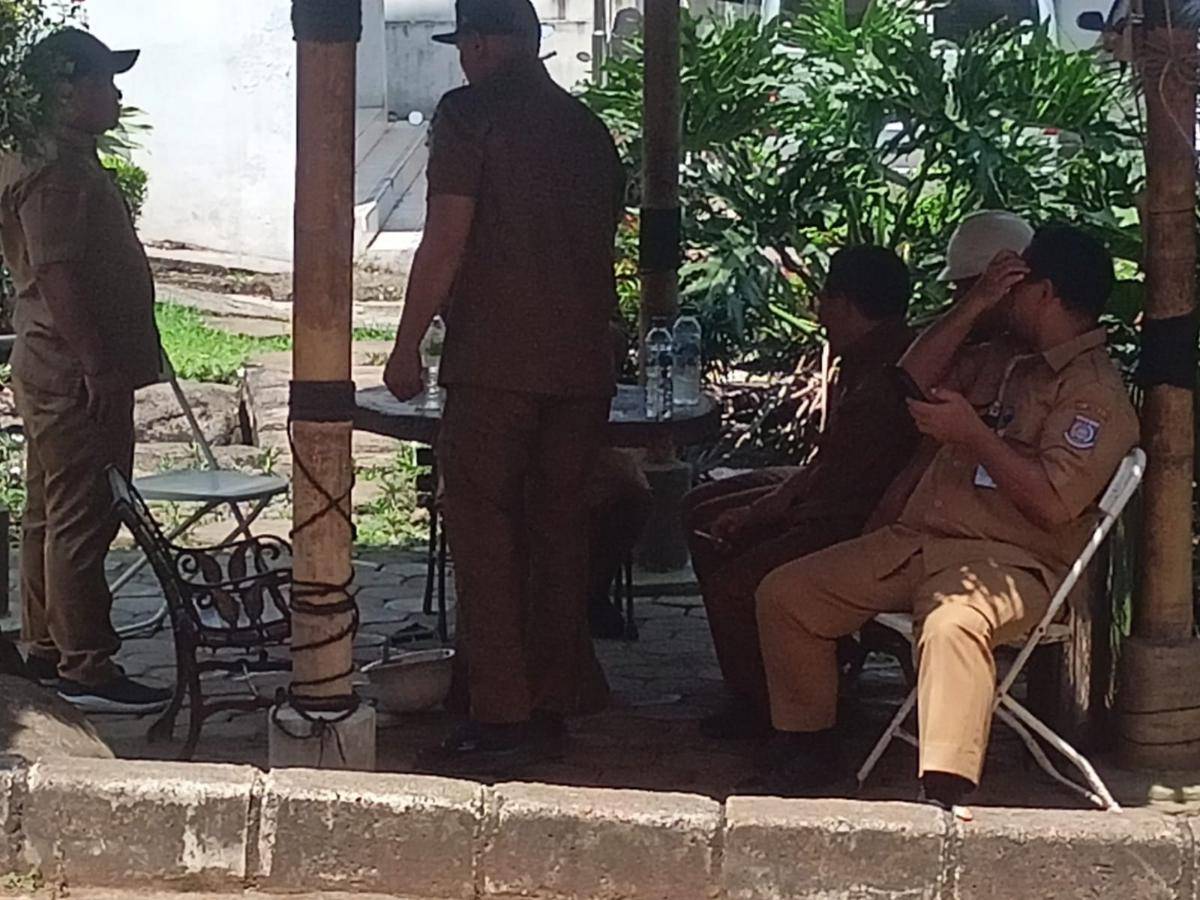 Auditor di Tangsel makan Durian Musang King usai lakukan audit proyek 