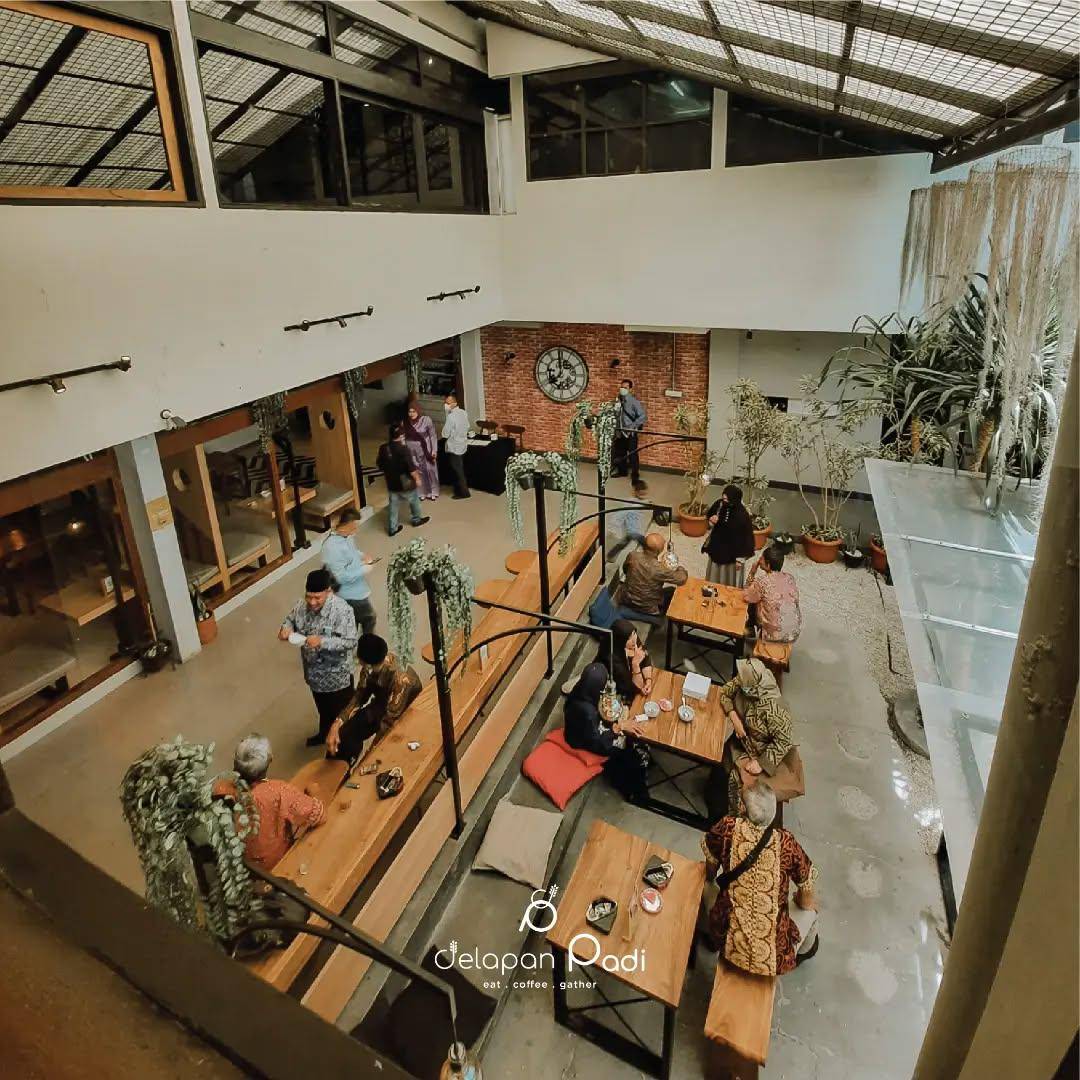 Potret Delapan Padi, Bandung