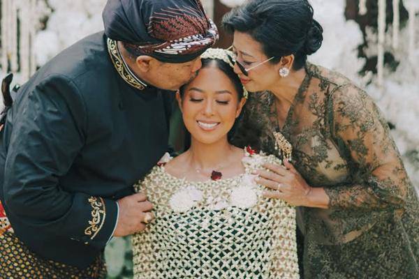 Potret Siraman Maria Rahajeng Jelang Menikah
