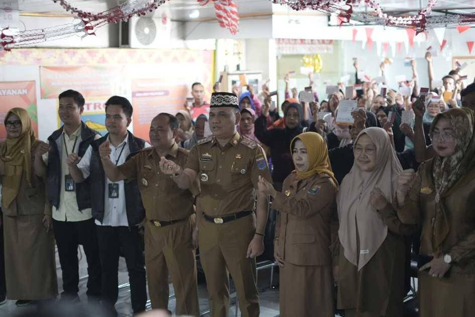 Penyaluran Bantuan Sosial Berupa KKS, PKH, dan Sembako Kepada 668 Keluarga oleh Pemkot Metro