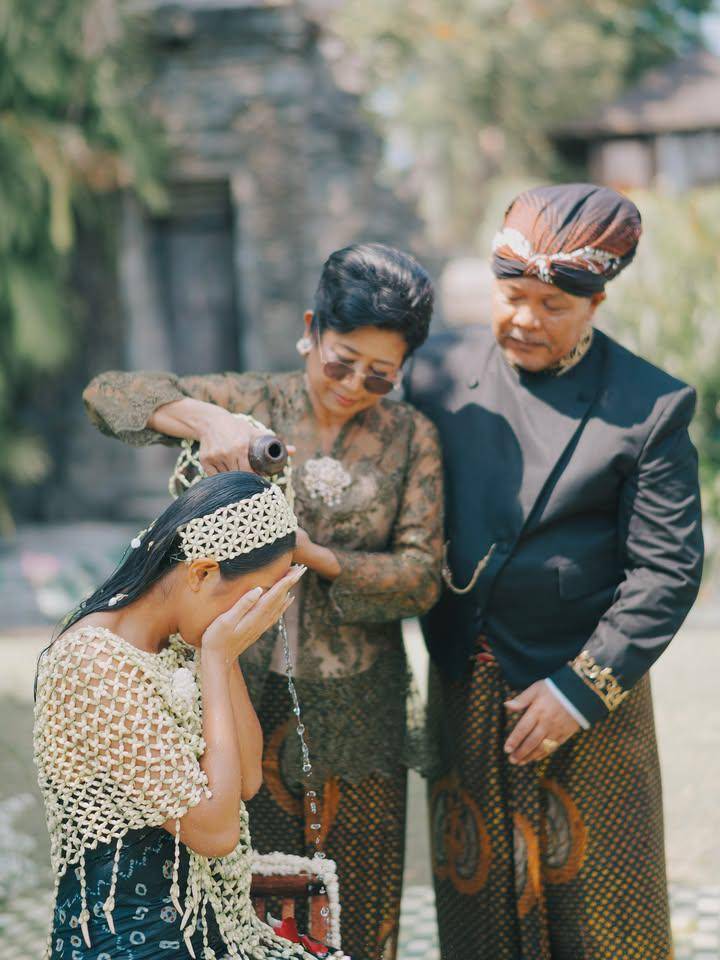 Potret Siraman Maria Rahajeng Jelang Menikah