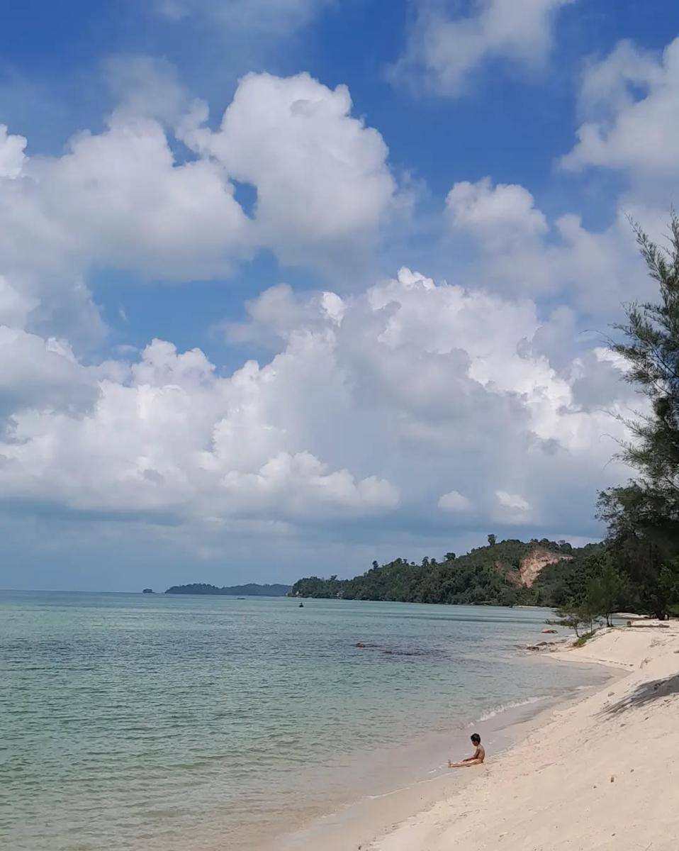 ilustrasi pantai melur 