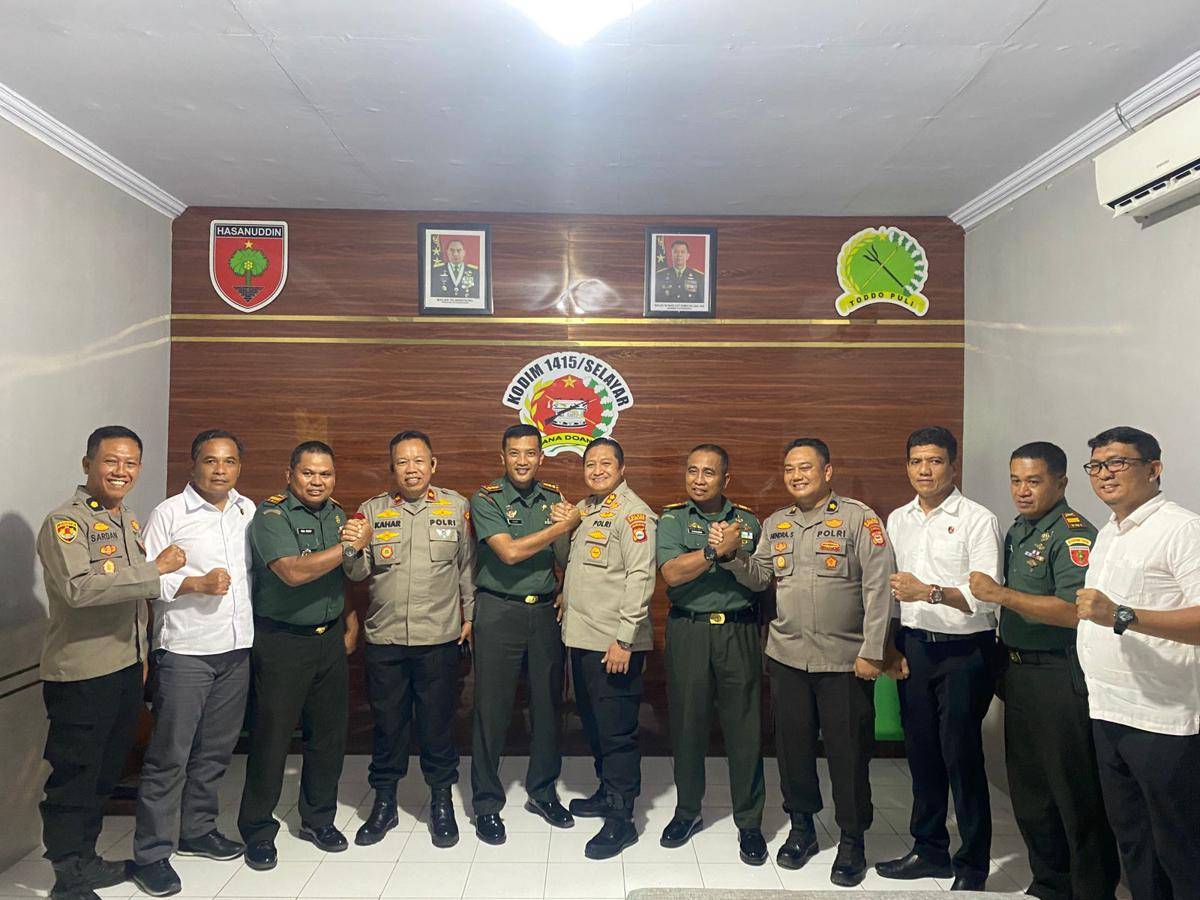 Kapolres Kepulauan Selayar, AKBP Didid Imawan bersama Dandim 1415/Selayar, Letkol Czi Yudo Harianto (tengah), Selasa (25/8/2025)