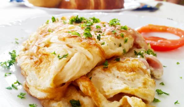 ilustrasi fluffy omelet