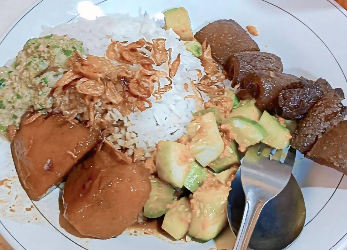 Nasi Uduk Betawi Bang H. Bule (google.com/maps/Ellen Juwita)