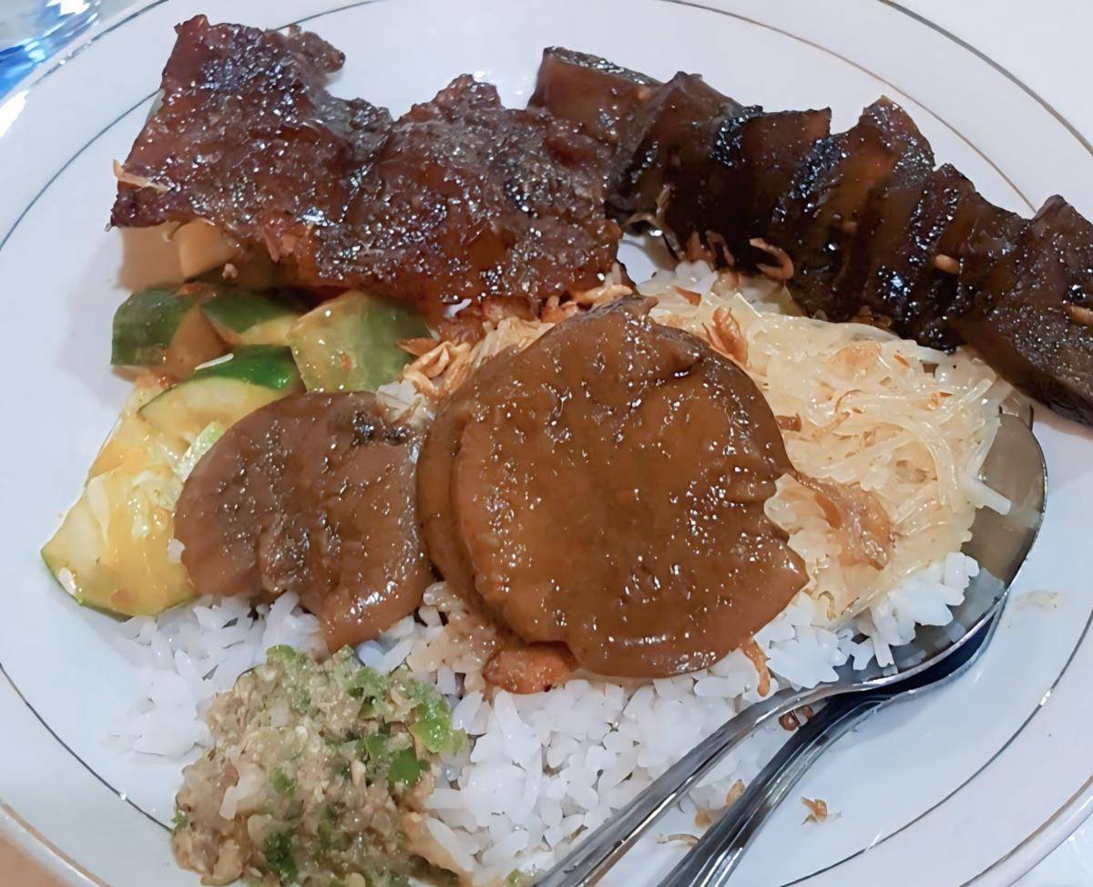 Nasi Uduk Betawi Bang H. Bule (google.com/maps/Desi Ariani)