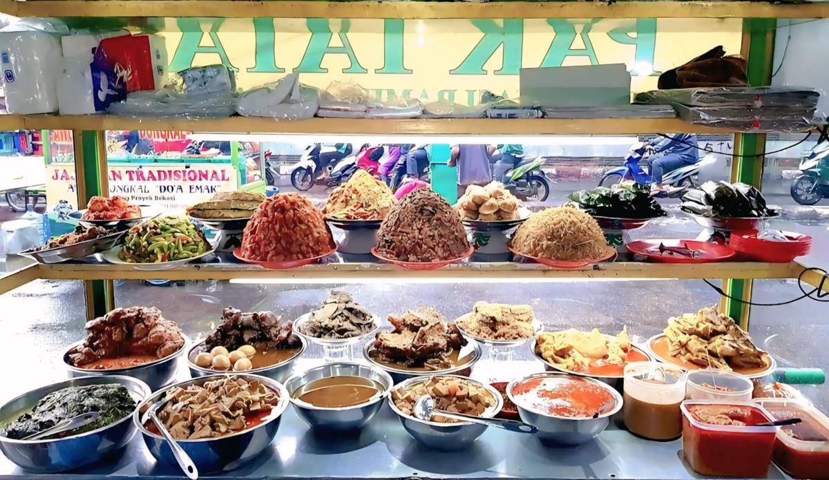 Nasi Uduk Pak Tata (google.com/maps/nasi uduk ayam goreng pak tata)