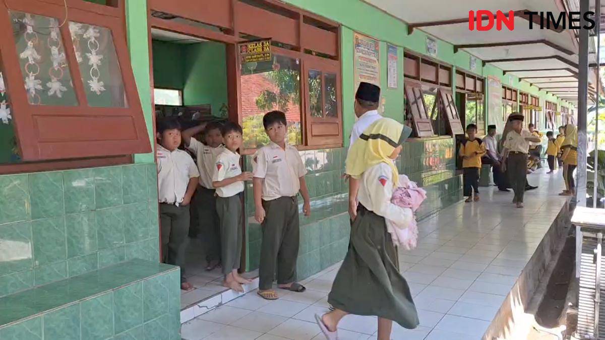 Dua hari berjalan pada 47 sekolah di Kecamatan Paron Ngawi dihentikan. IDN Times/Riyanto.