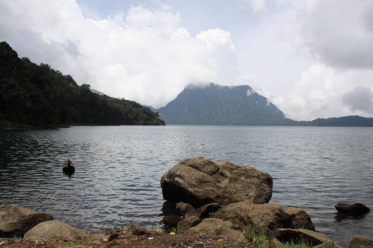 ilustrasi Danau Gunung Tujuh