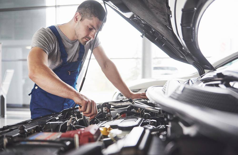 ilustrasi servis mobil (freepik.com/standret)