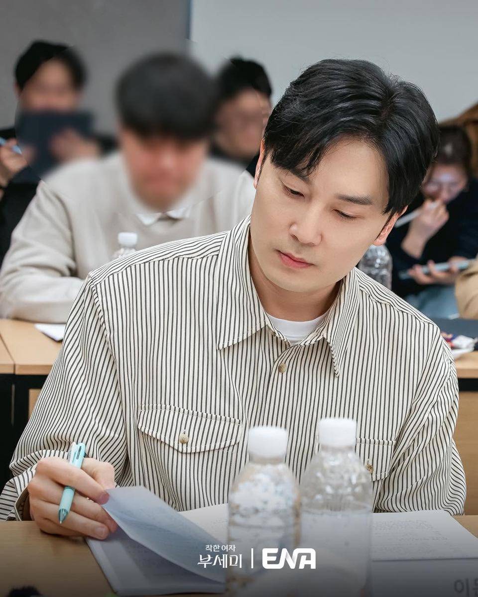 potret pembacaan naskah drama Ms. Incognito (instagram.com/channel.ena.d)