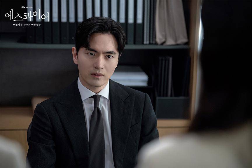 Lee Jin Wook di Beyond the Bar (dok. JTBC/Beyond the Bar)