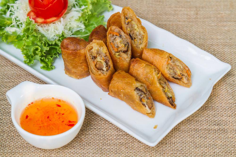 ilustrasi lumpia sayur (freepik.com/suksao)