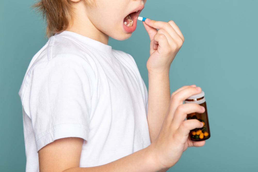 ilustrasi meminum obat