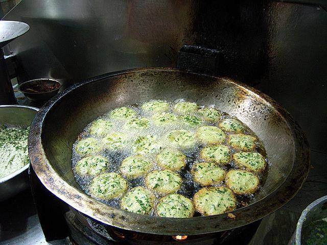 ilustrasi goreng adonan (commons.wikimedia.org/ Roland Unger)