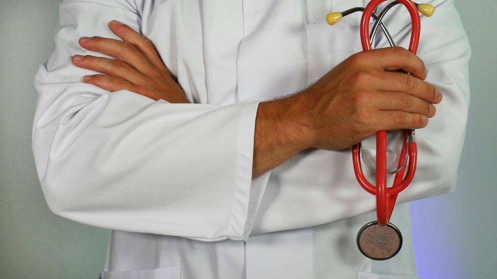 gambar seorang dokter (unsplash.com/Online Marketing)