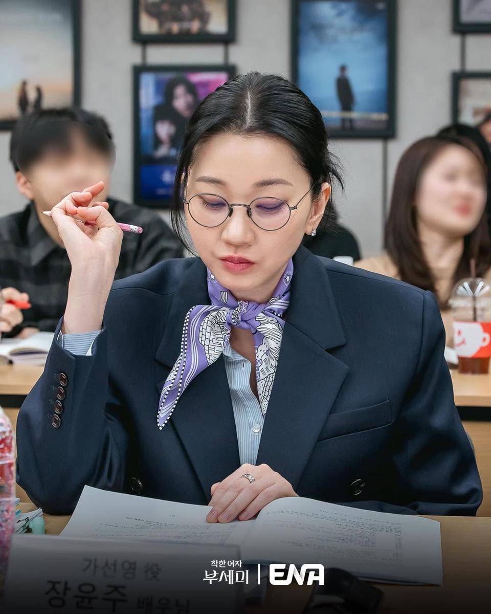 potret pembacaan naskah drama Ms. Incognito (instagram.com/channel.ena.d)