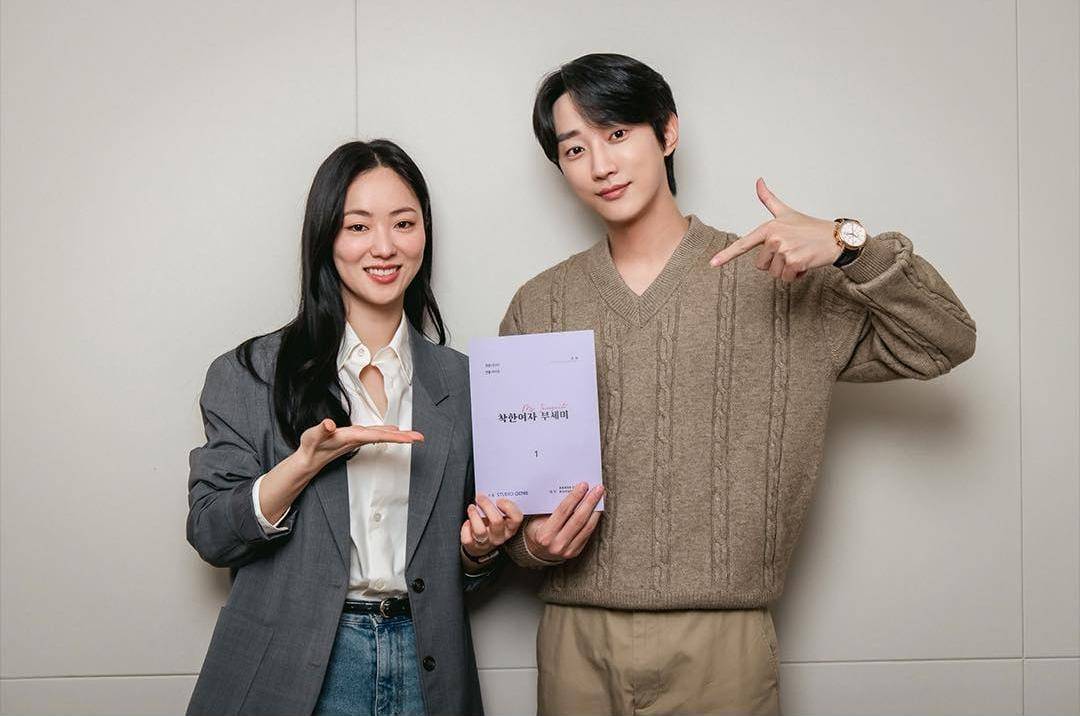 Jeon Yeo Bin dan Jung Jin Young 