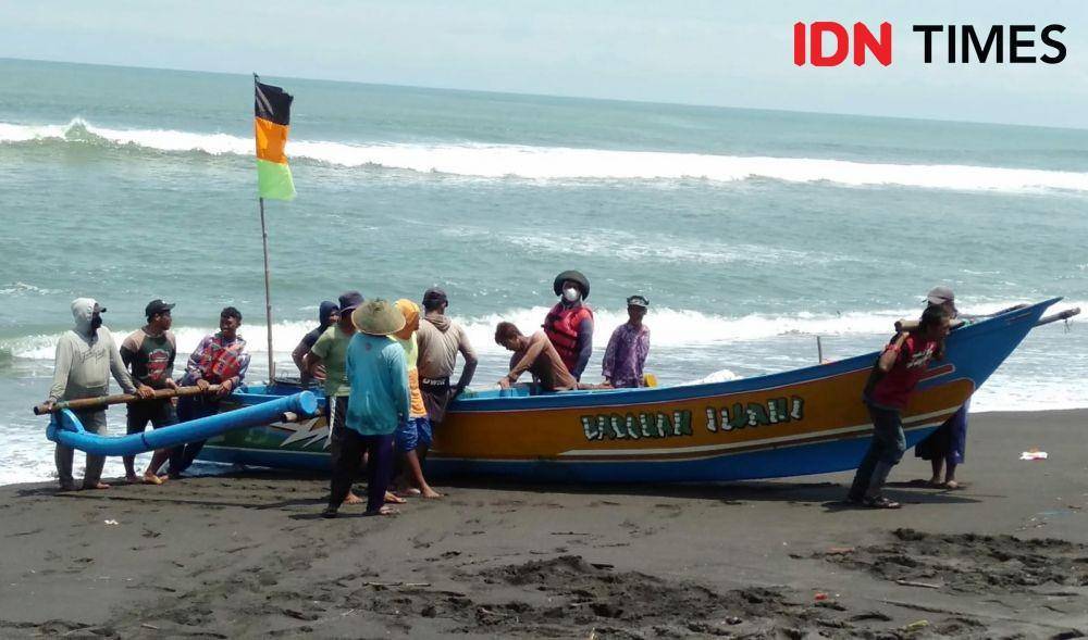 ilustrasi nelayan (IDN Times/Daruwaskita)