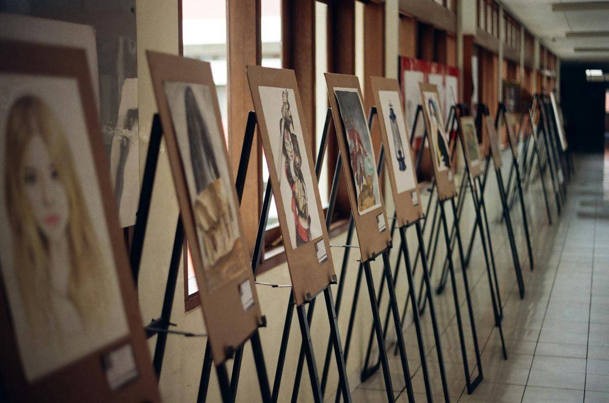ilustrasi pameran seni (Unsplash/@muhraufan)