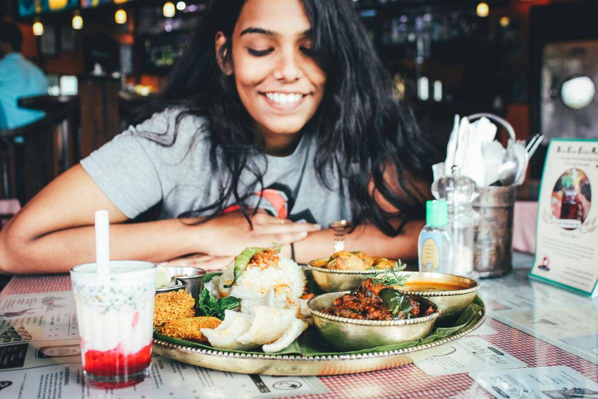 ilustrasi makan (unsplash.com/Outcast India)