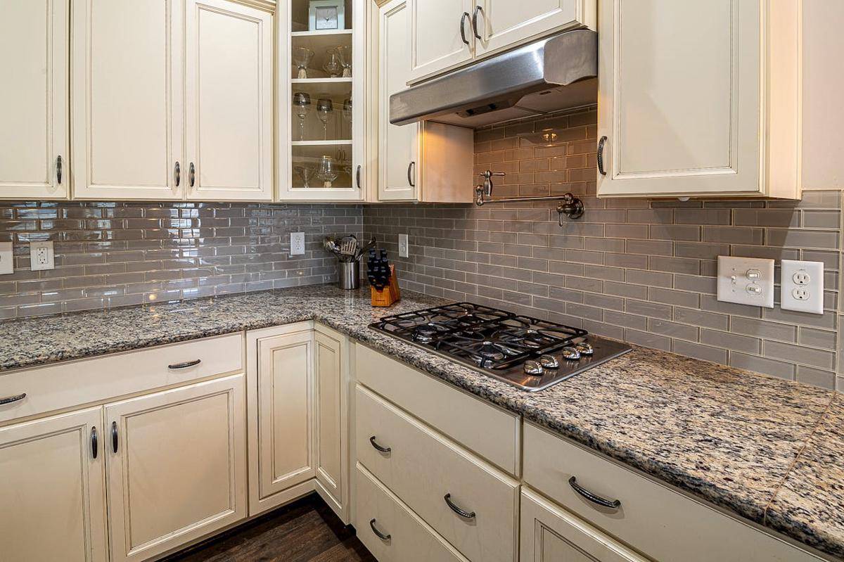 Ilustrasi backsplash dapur (pexels.com/Curtis Adams)