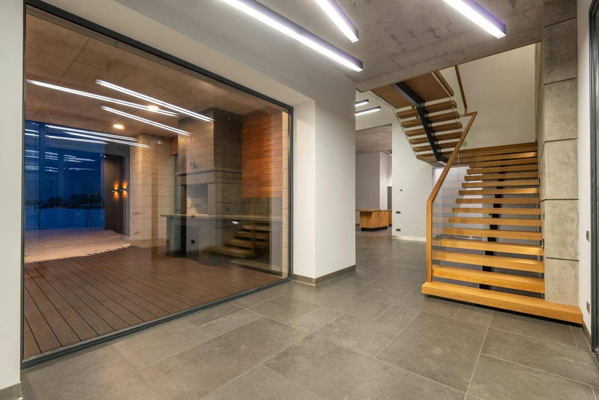 ilustrasi lantai dengan finishing polished concrete