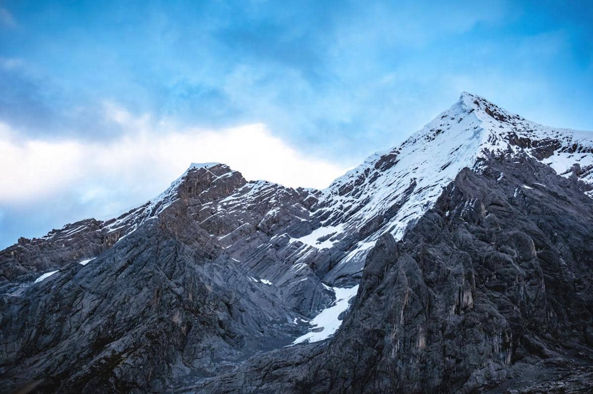 Potret gunung Carstensz Pyramid, Papua