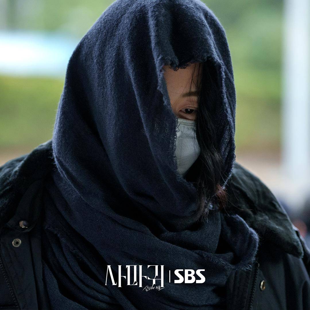 still cuts drama Queen Mantis (dok. SBS/Queen Mantis)