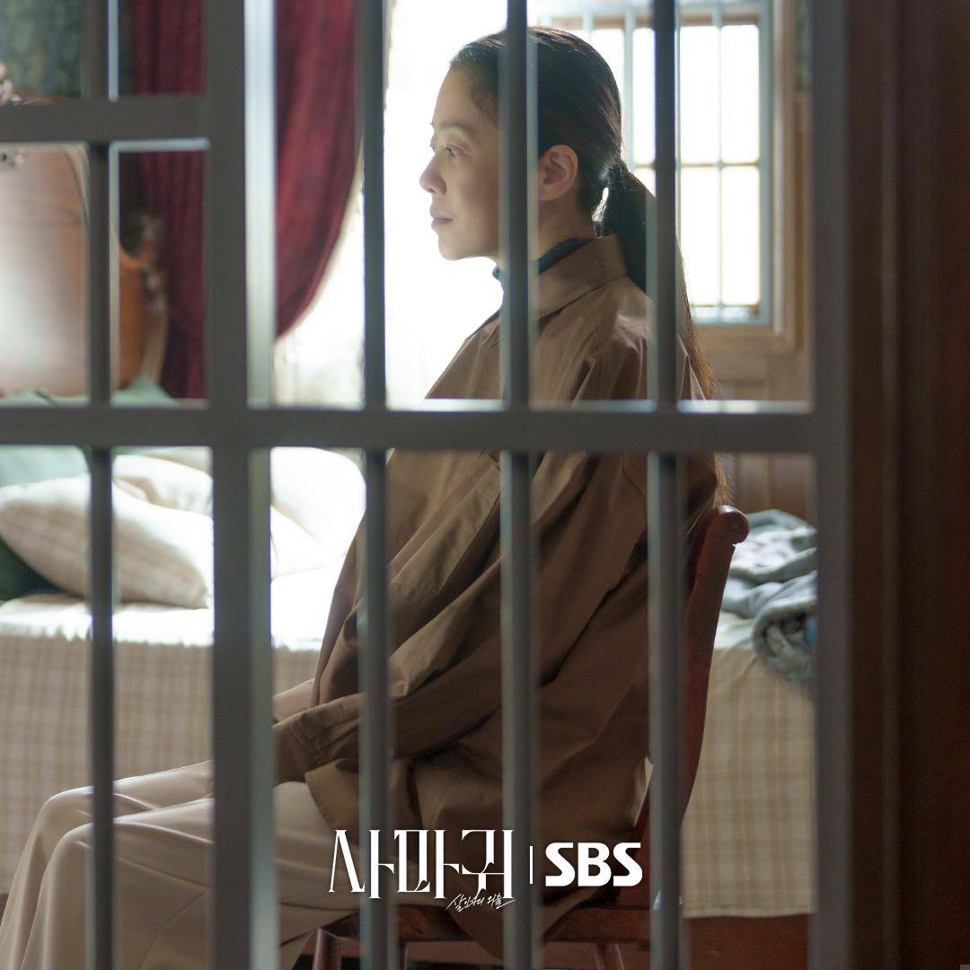 still cuts drama Queen Mantis (dok. SBS/Queen Mantis)