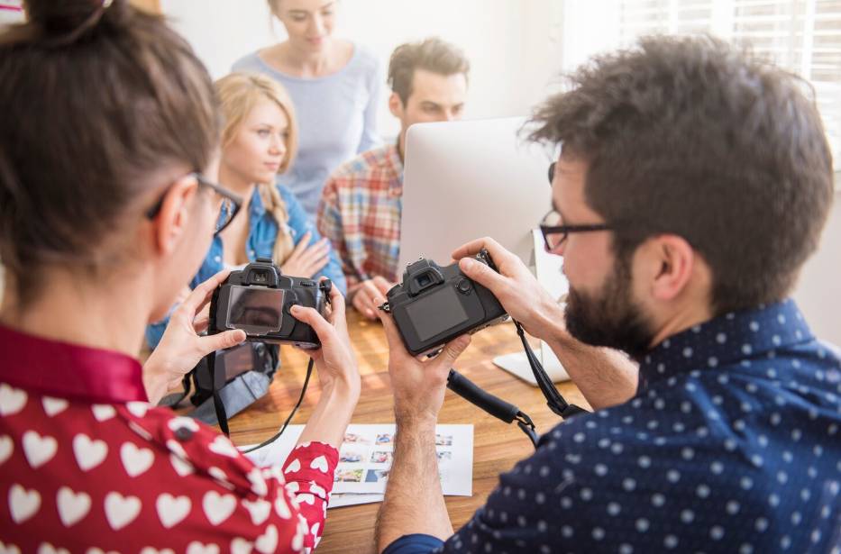 illustrasi komunitas fotografi (freepik.com/gpointstudio)
