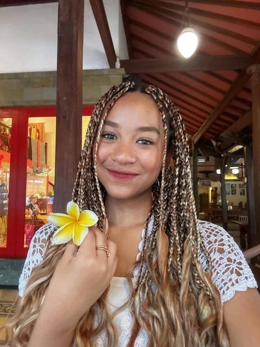 Ide hairstyle ala Angie Carvalho (instagram.com/angiecarvalho_)