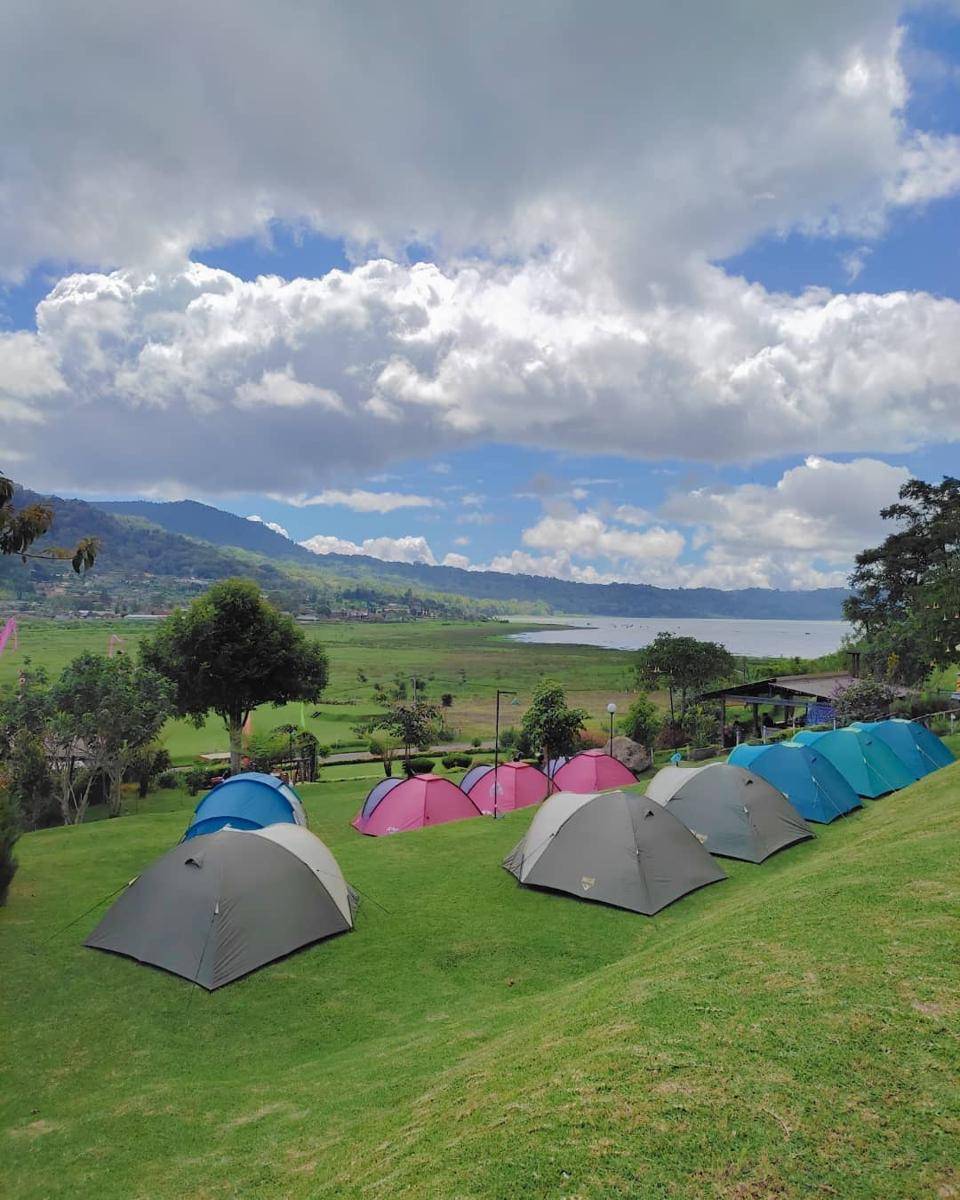 pemandangan di Strawberry Camp (instagram.com/strawberry_camp.buyan)