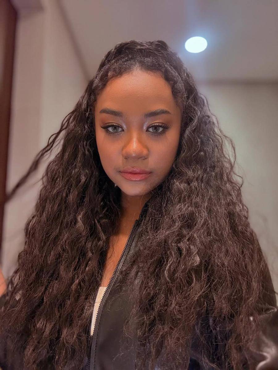 Ide hairstyle Angie Carvalho (instagram.com/angiecarvalho_)