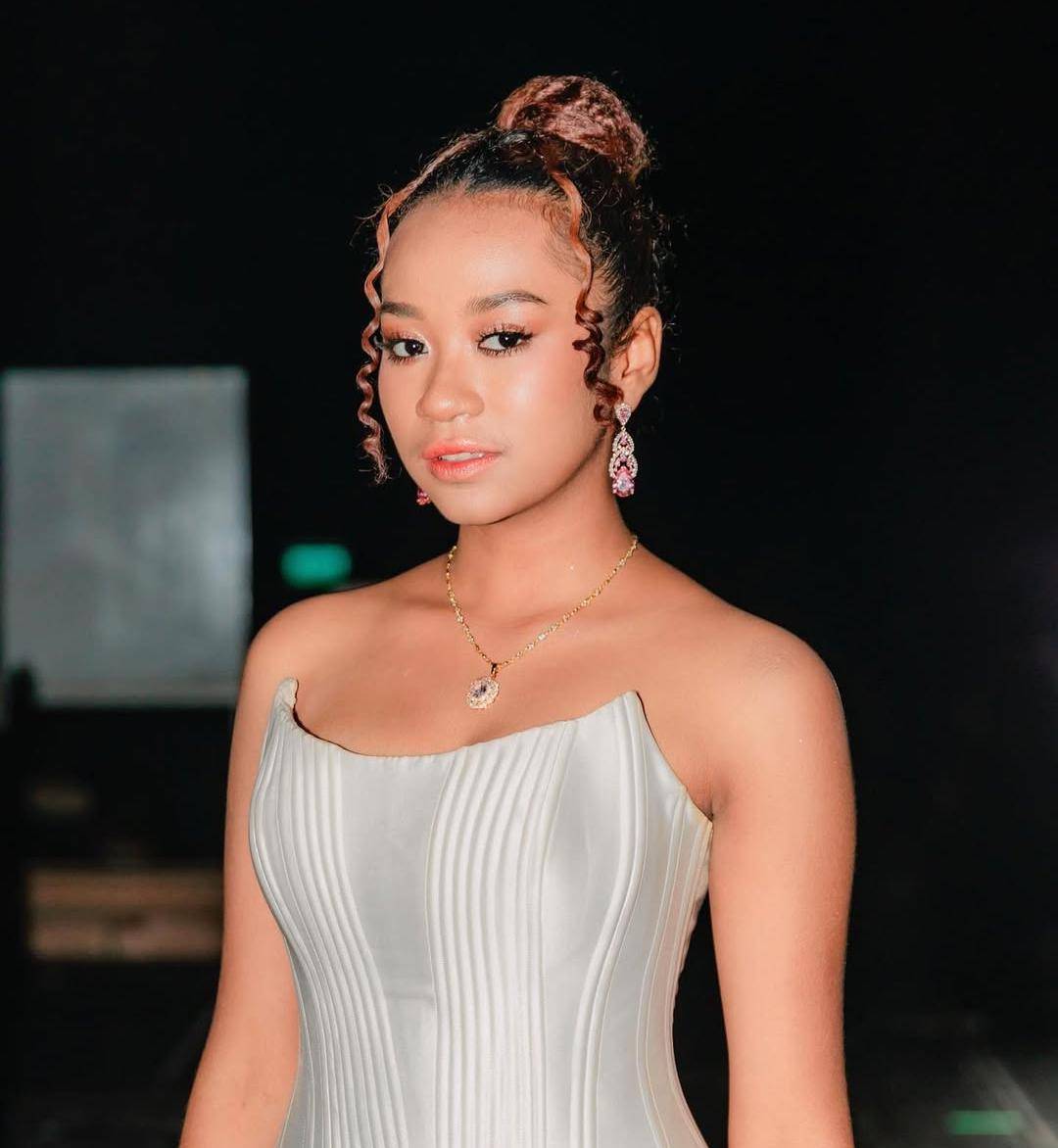 Ide hairstyle ala Angie Carvalho (instagram.com/angiecarvalho_)