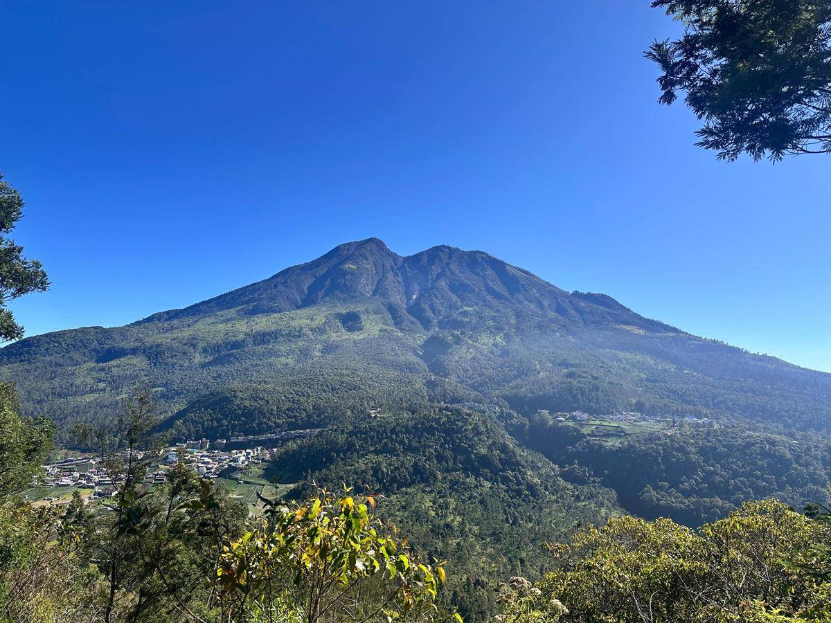 Potret suasana pendakian gunung 