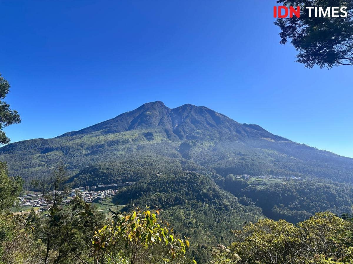 Potret suasana pendakian gunung