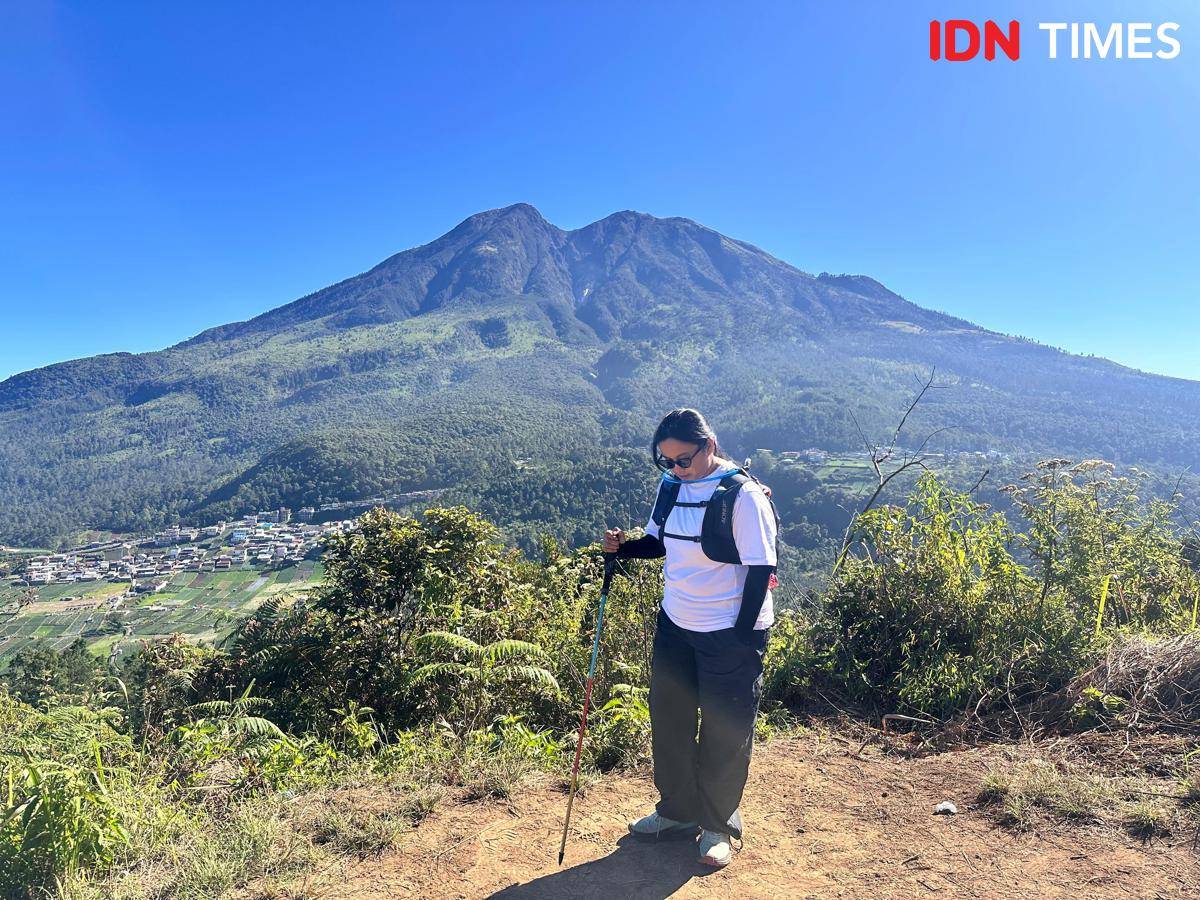 Potret pendaki mendaki gunung  