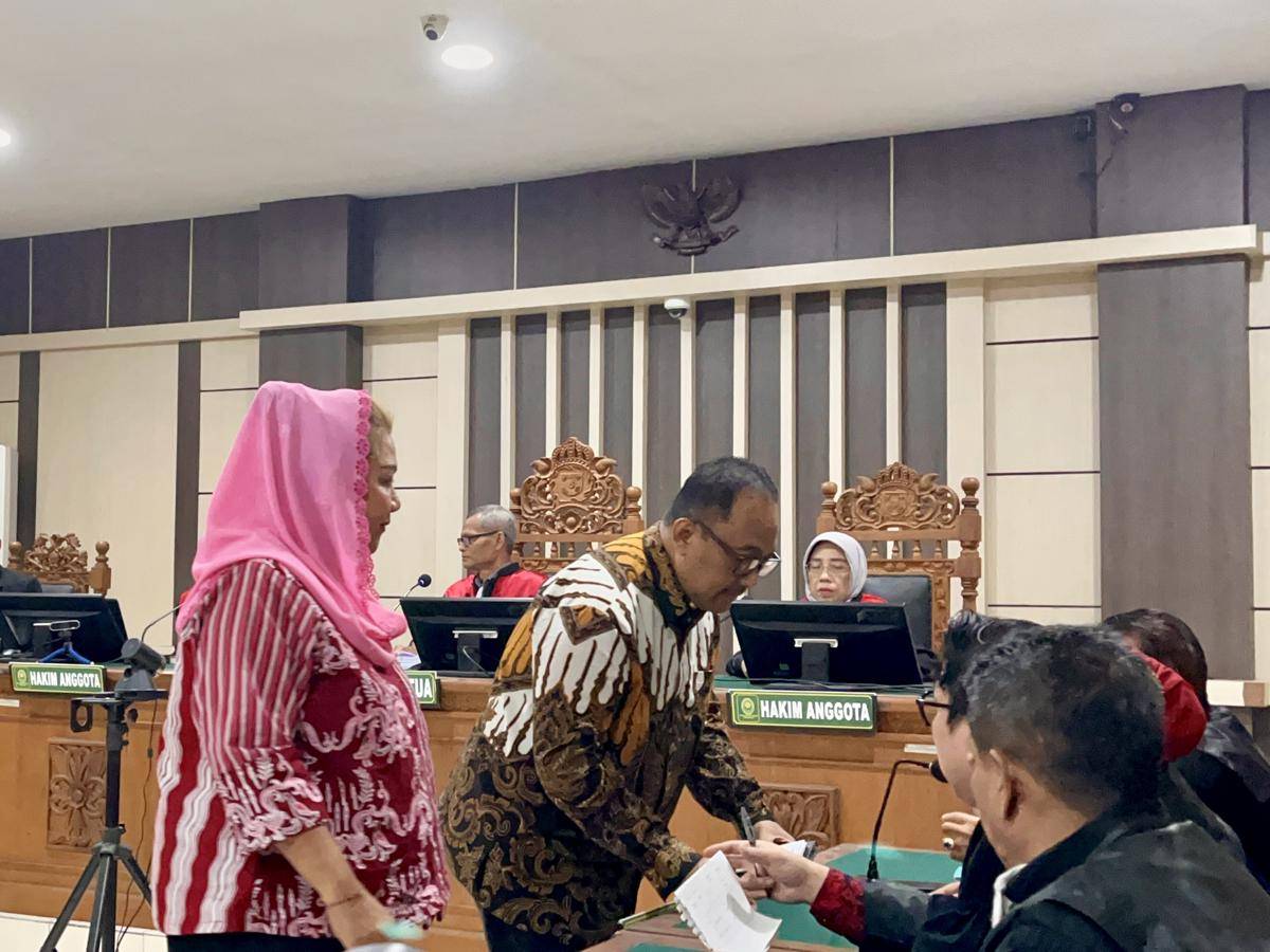 Mbak ita, sidang korupsi