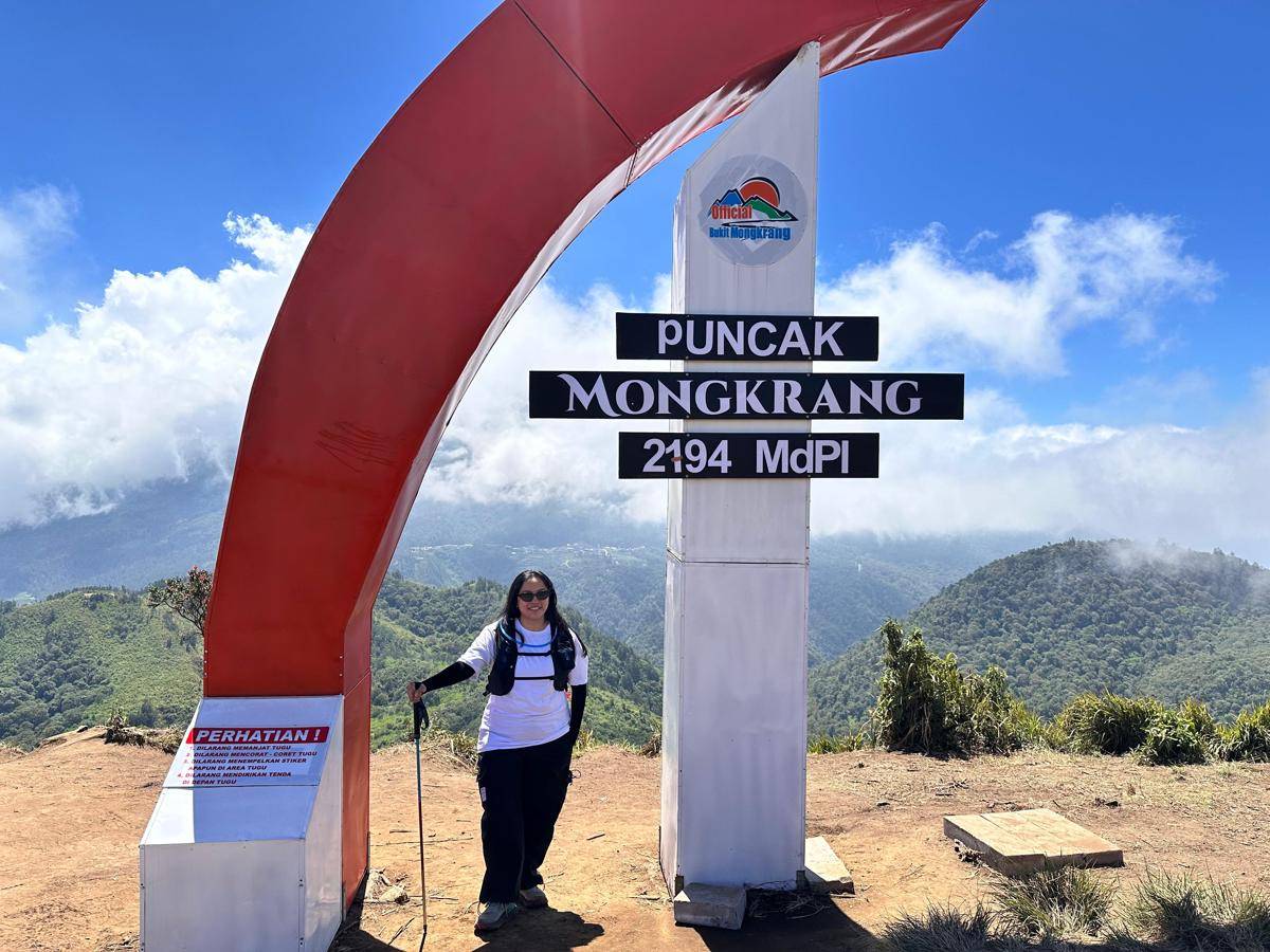Potret pendaki mendaki Puncak Mongkrang, Jawa Tengah 