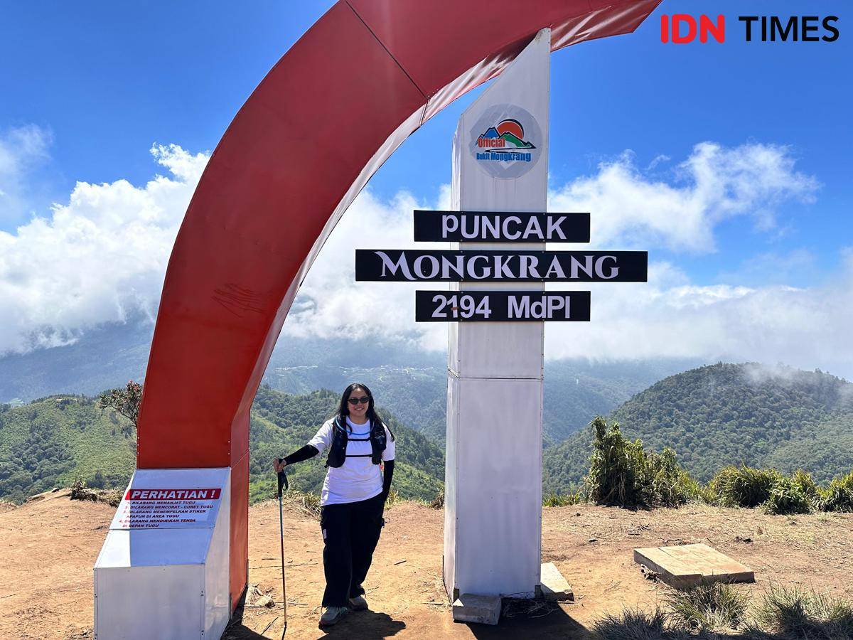 Potret pendaki mendaki Puncak Mongkrang, Jawa Tengah