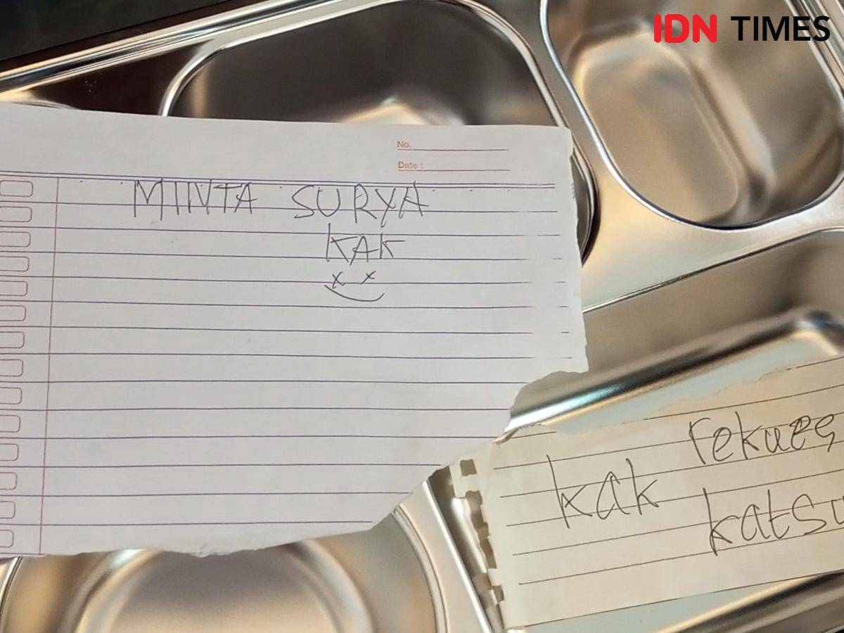 Siswa minta menu makanan MBG ditambah rokok.(IDN Times/Daruwaskita)