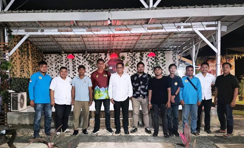Deputi Alimuddin bersama SPN yang mendesak honor PPIKN dan upah sesuai UMK