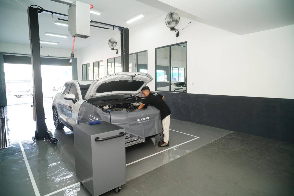 Service Bay Showroom JETOUR Pontianak.jpeg