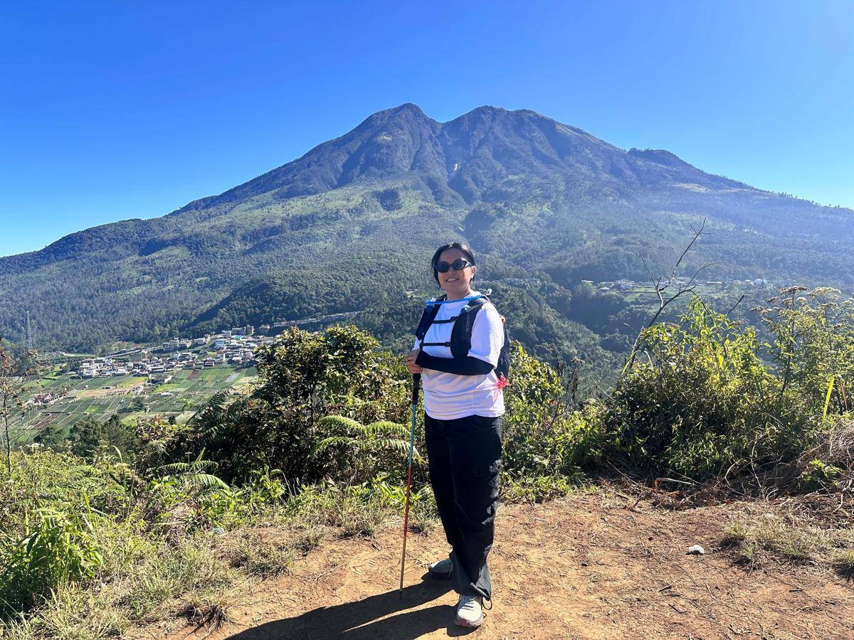 Potret pendaki mendaki gunung (IDN Times/Ernia Karina)