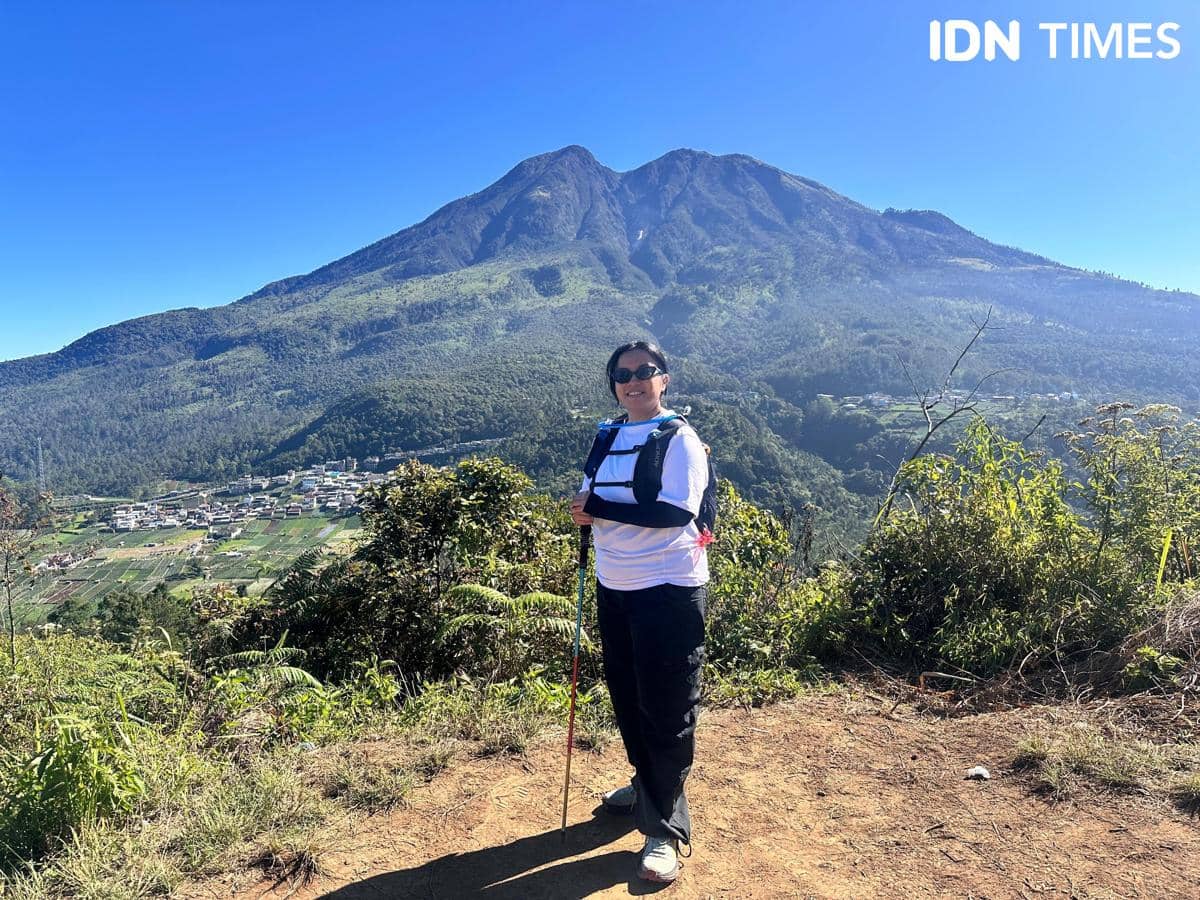 Potret pendaki mendaki gunung (IDN Times/Ernia Karina)