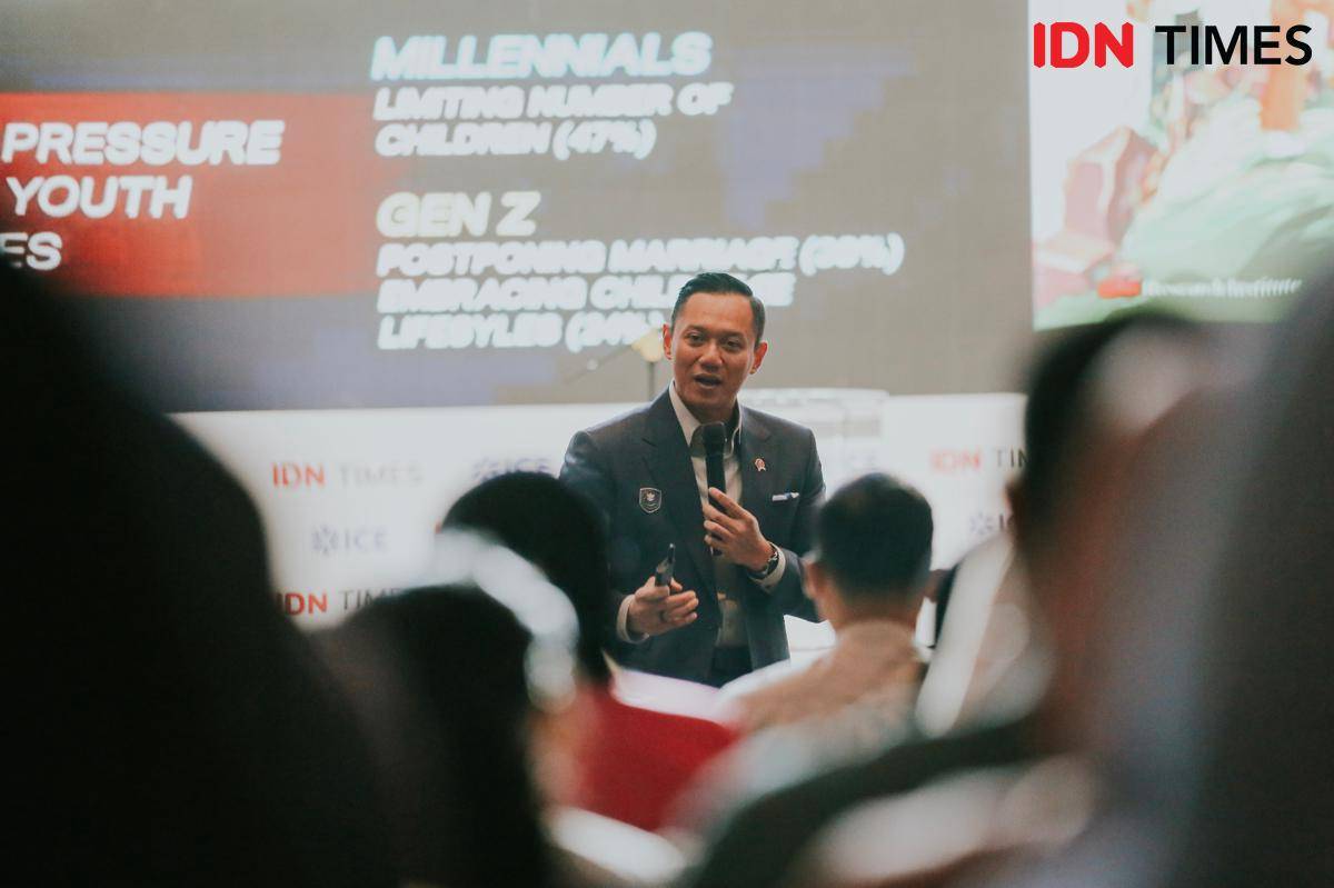 Menteri Koordinator Infrastruktur dan Pengembangan Kewilayahan, Agus Harimurti Yudhoyono, dalam Indonesia Summit 2025, Rabu (27/8/2025) (IDN Times)