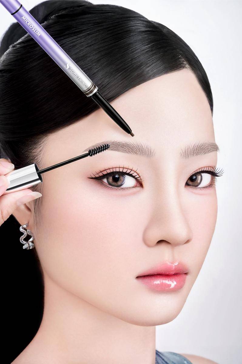Tiga produk terbaru dari Somethinc: Microslim 4D, Brow Filler, & Browcara 24Hold. (dok. Somethinc)