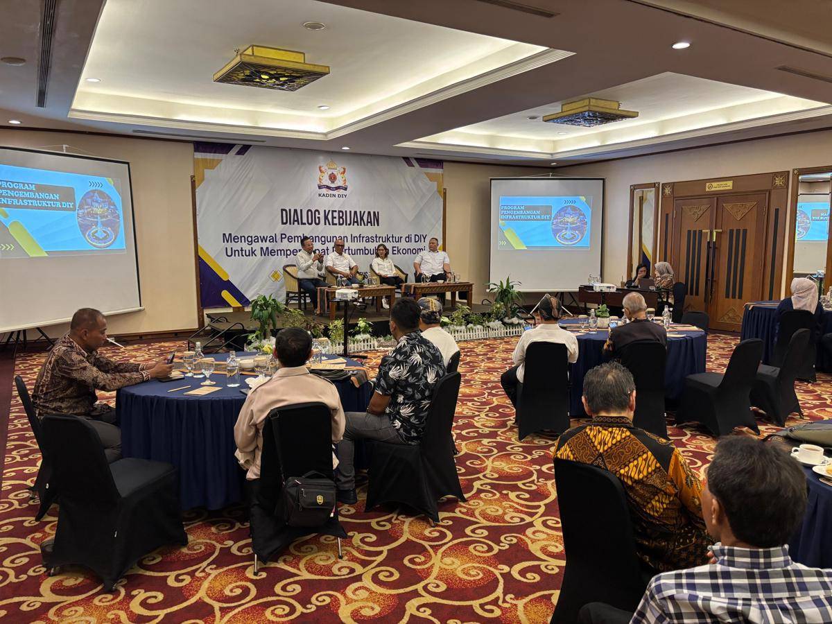 Dialog Kebijakan Mengawal Pembangunan Infrastruktur di DIY untuk Mempercepat Pertumbuhan Ekonomi, di Loman Hotel, Rabu (27/8/2025).