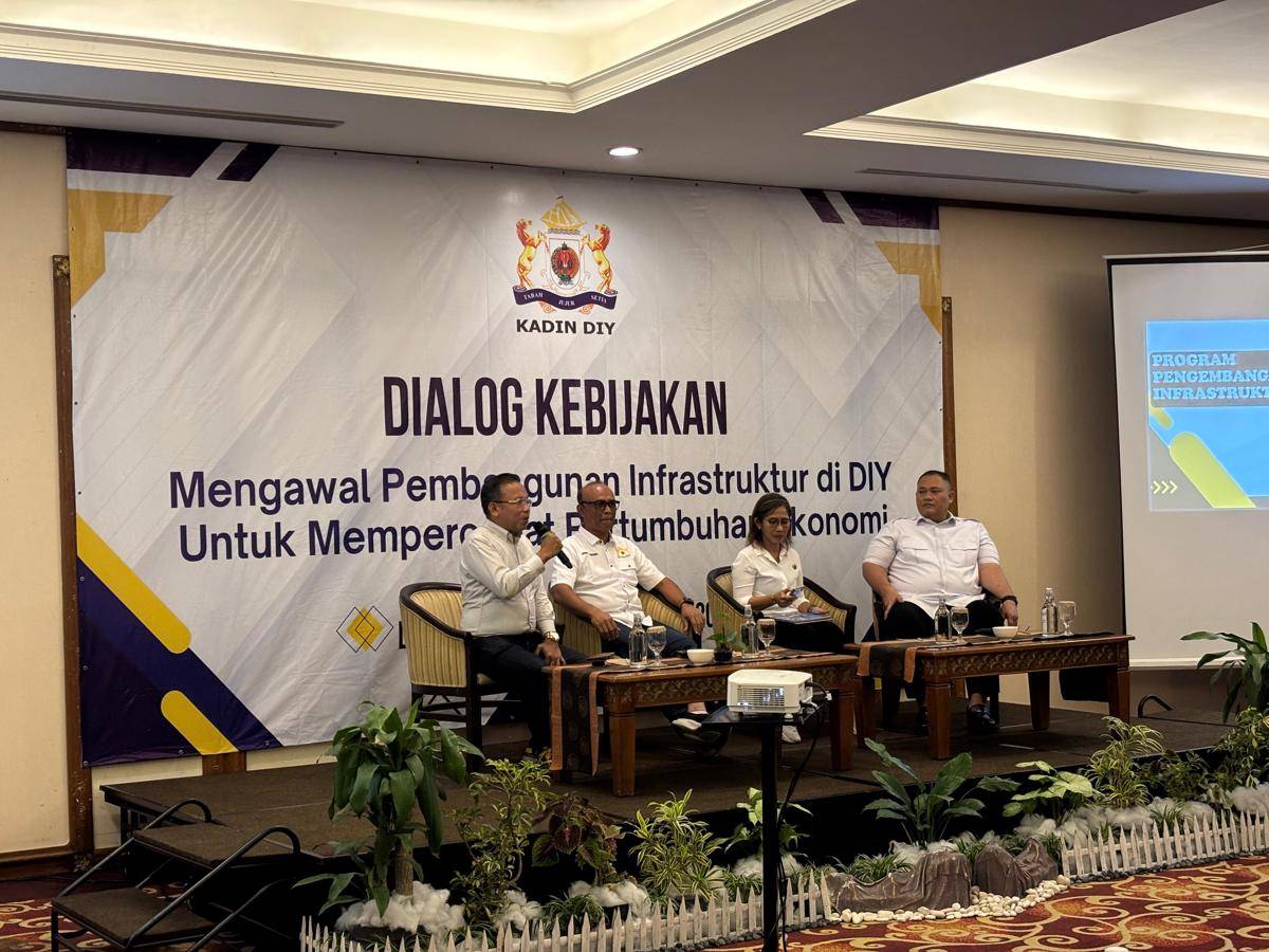 Dialog Kebijakan Mengawal Pembangunan Infrastruktur di DIY untuk Mempercepat Pertumbuhan Ekonomi, di Loman Hotel, Rabu (27/8/2025)
